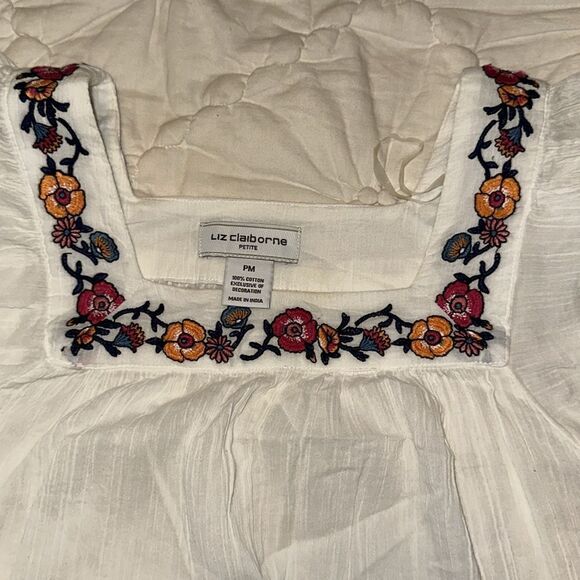 Embroidered blouse  - Picture 2 of 2